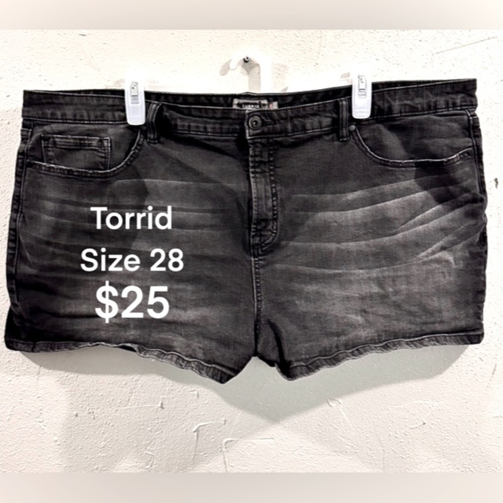 Torrid 3.5 in stretch high rise black jean shorts